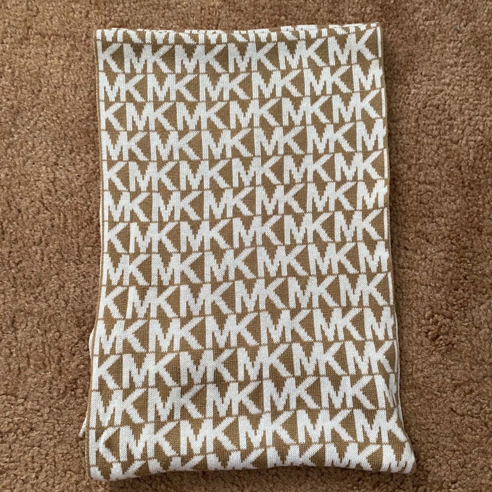 Michael Kors infinity scar
